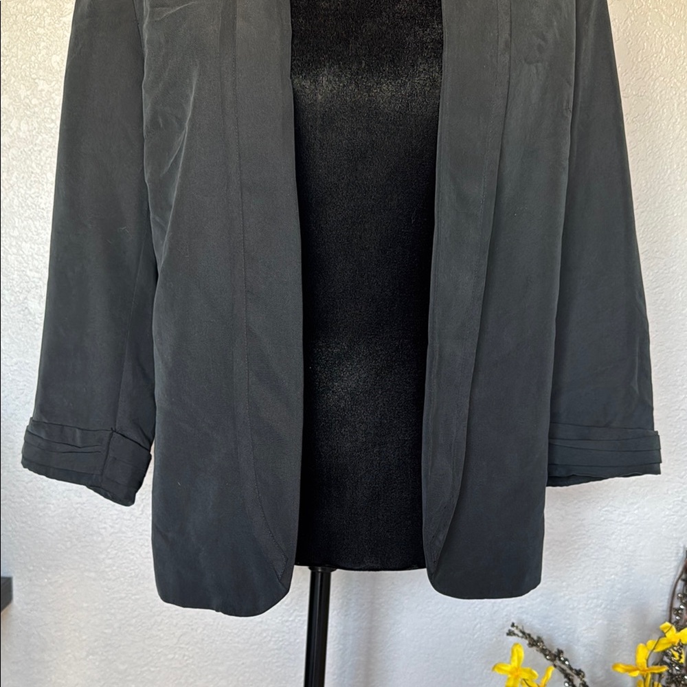 Express Black Blazer with Tailored Silhouette - Picture 4 of 9